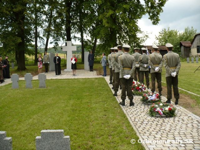 Pietny akt zasvätenia cintorína nemeckých vojakov vo Vyšnom Mirošove