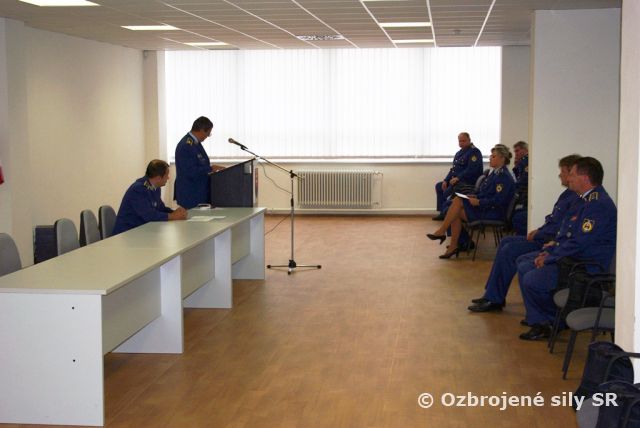 Slávnostný nástup pri príležitosti osláv Dňa obetí Dukly