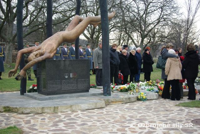 Vojaci si pripomenuli výročie leteckej tragédie