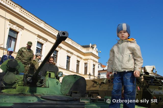 Deň s ozbrojenými silami a zbormi SR