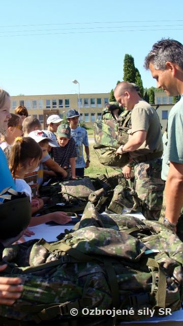 Deti z Centra voľného času na pôde Dopravného krídla