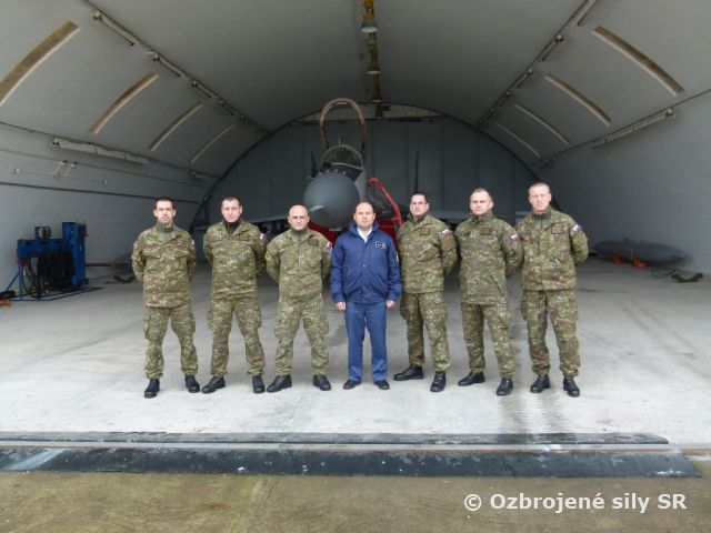 Účastníci kurzu štábnych nadrotmajstrov v zk Sliač