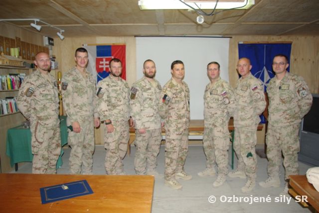 Ocenenie odchádzajúcich poddôstojníkov a vojakov mužstva vo vojenskej operácii ISAF