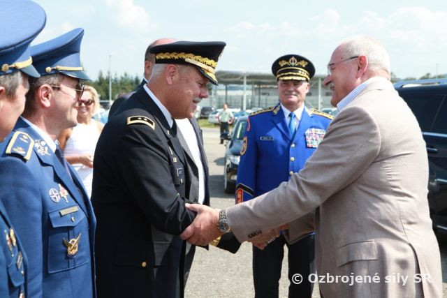 Generálmajor Umbarger zavŕšil návštevu Slovenska účasťou na SIAF 2013