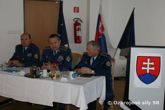 „Ste chrbticou ozbrojených síl“