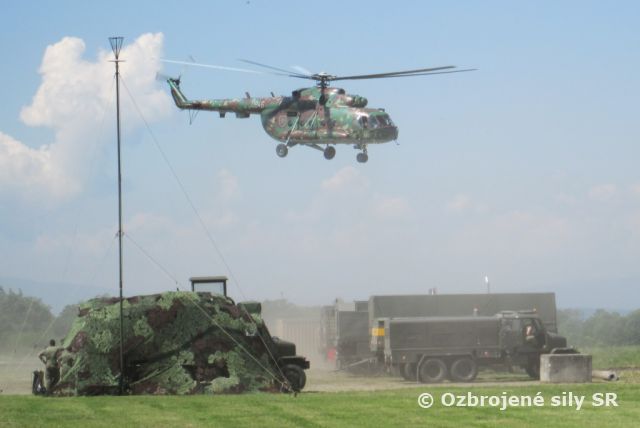 Výcvik vrtuľníkovej jednotky v poľných podmienkach