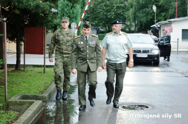 Návšteva náčelníka generálneho štábu u delostrelcov