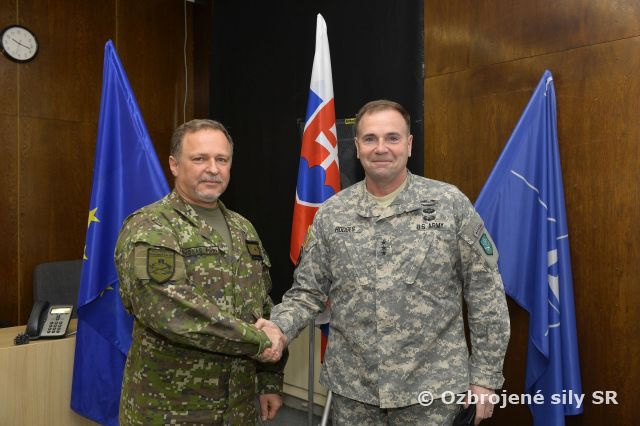 Veliteľ Spojeneckého veliteľstva pozemných síl NATO navštívil Slovensko