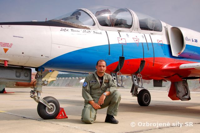 Ďalšie ukážky umenia príslušníkov vzdušných síl SR nad sliačskym letiskom počas SIAF 2012