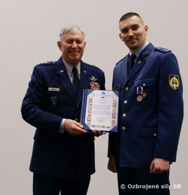 Najvyššie vyznamenanie NATO pre príslušníka Ozbrojených síl SR