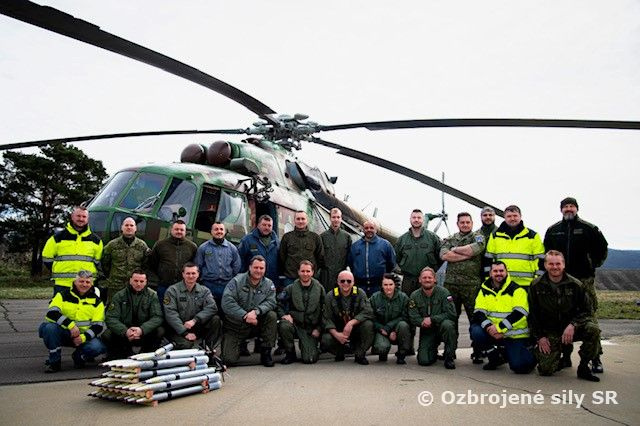Bojové streľby 51. krídla Prešov neriadenými raketami S-5 z vrtuľníka Mi-17M 